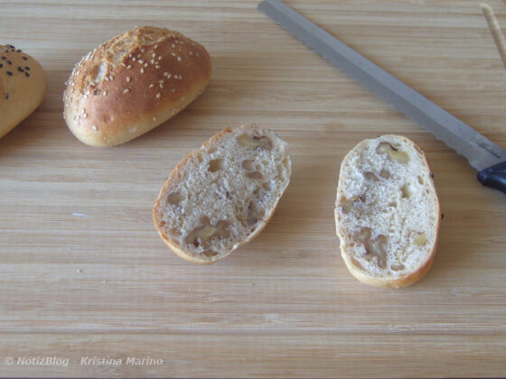 Frisch aus dem Ofen: Dinkel-Walnuss-Brötchen