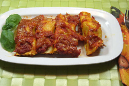 Cannelloni mit Spinat gefüllt