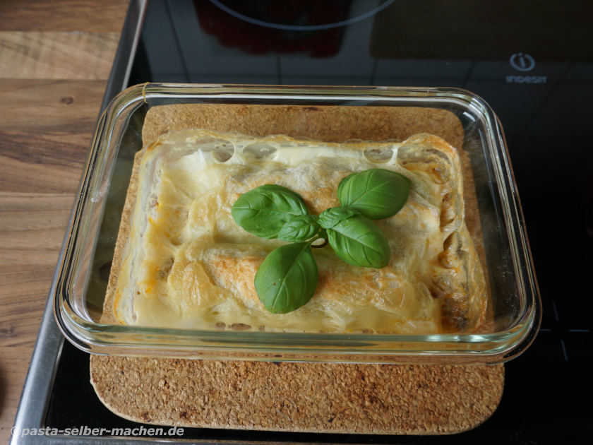 Cannelloni mit Auberginen und weißer Sauce