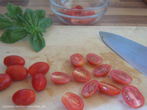 Tomaten halbieren