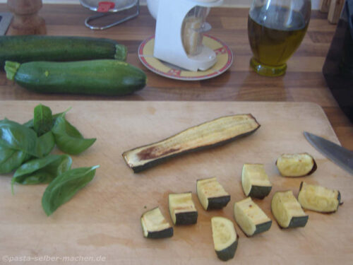 Gegarte Zucchini schneiden