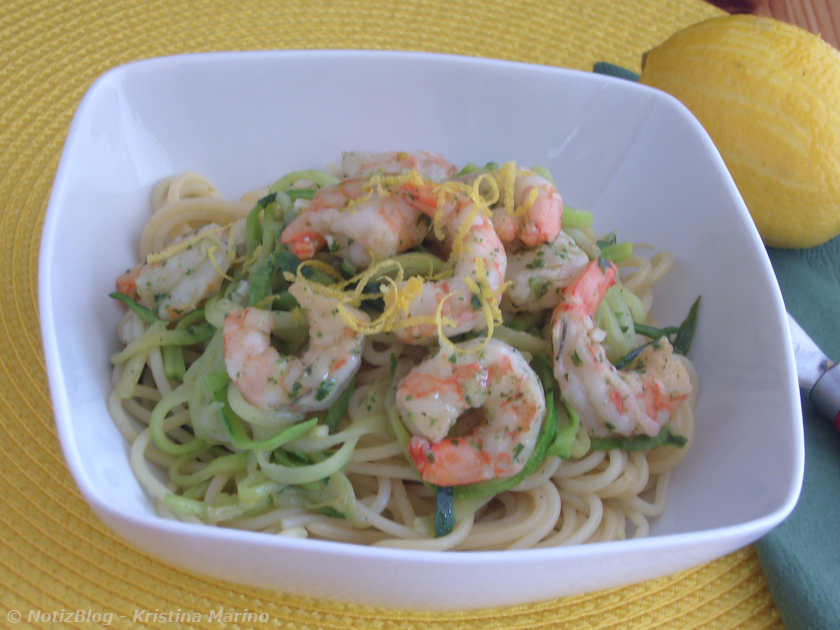 Spaghetti mit Garnelen und Zucchini