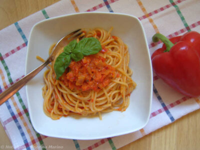 Spaghetti mit Paprikasugo