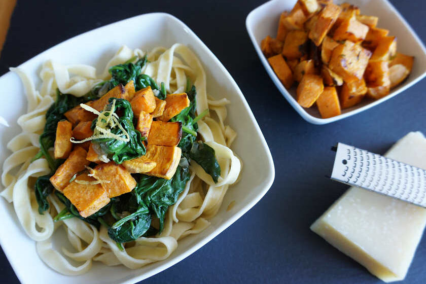 Pasta mit Süßkartoffel und Spinat