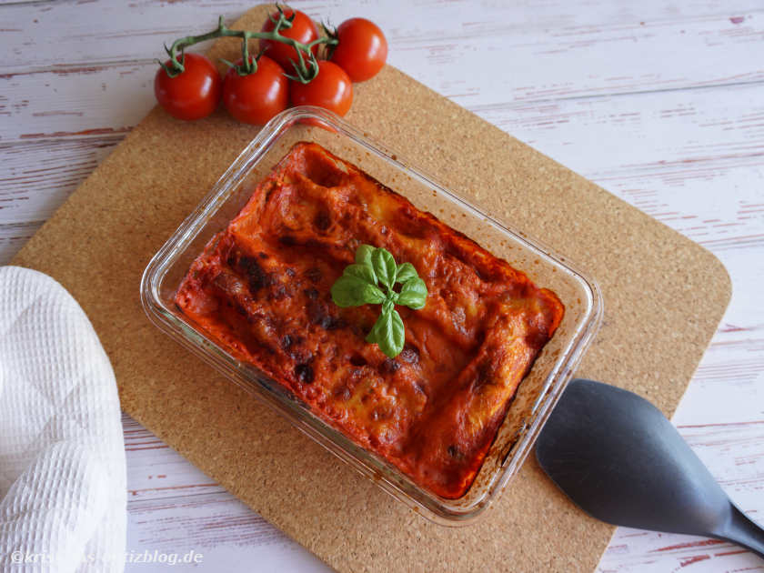 Cannelloni mit Zucchini-Ricotta-mit Tomatensauce