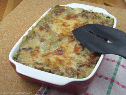 Frisch gebackene grüne Lasagne