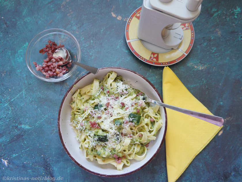 Tagliatelle mit Zucchini und Speck