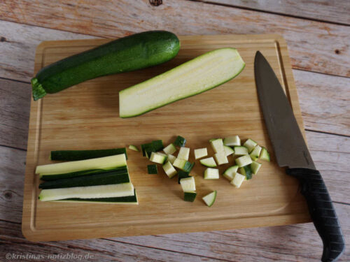 Zucchini würfeln