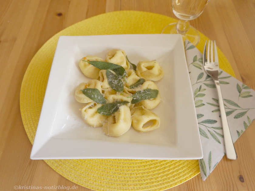 Tortellini mit Salbeibutter