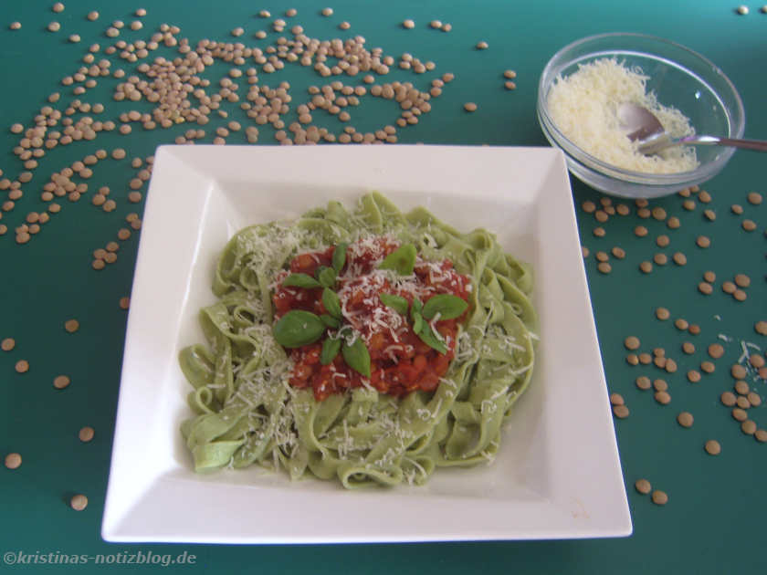 Linsenbolognese mit Parmesan