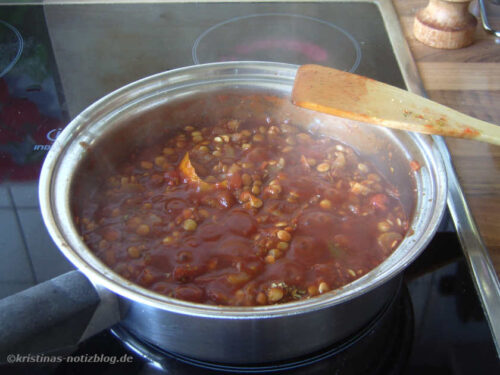 Pfanne mit Linsenbolognese