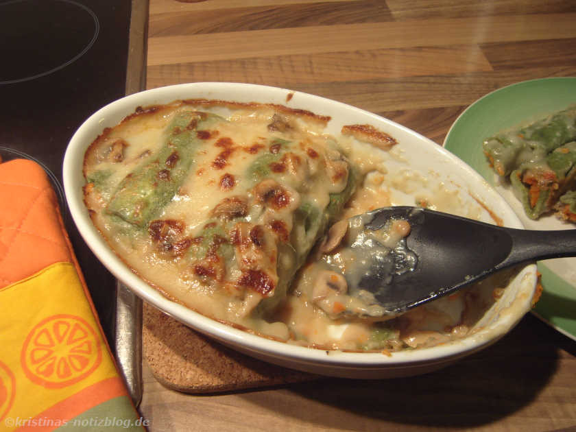 grüne Cannelloni mit Karottenfüllung und Champignons